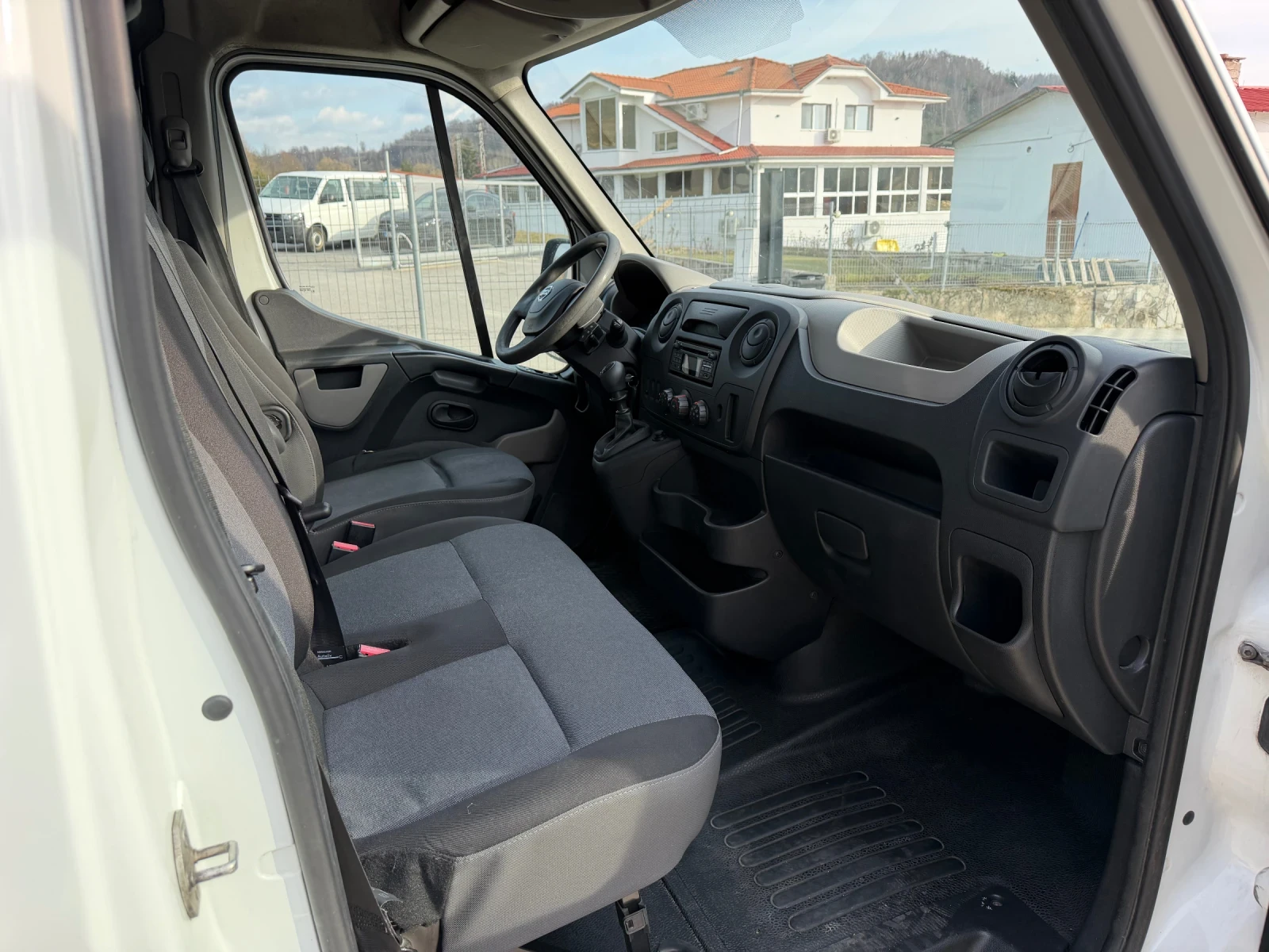 Nissan NV400 2.3dci Евро 6, снимка 11 - Бусове и автобуси - 53745598