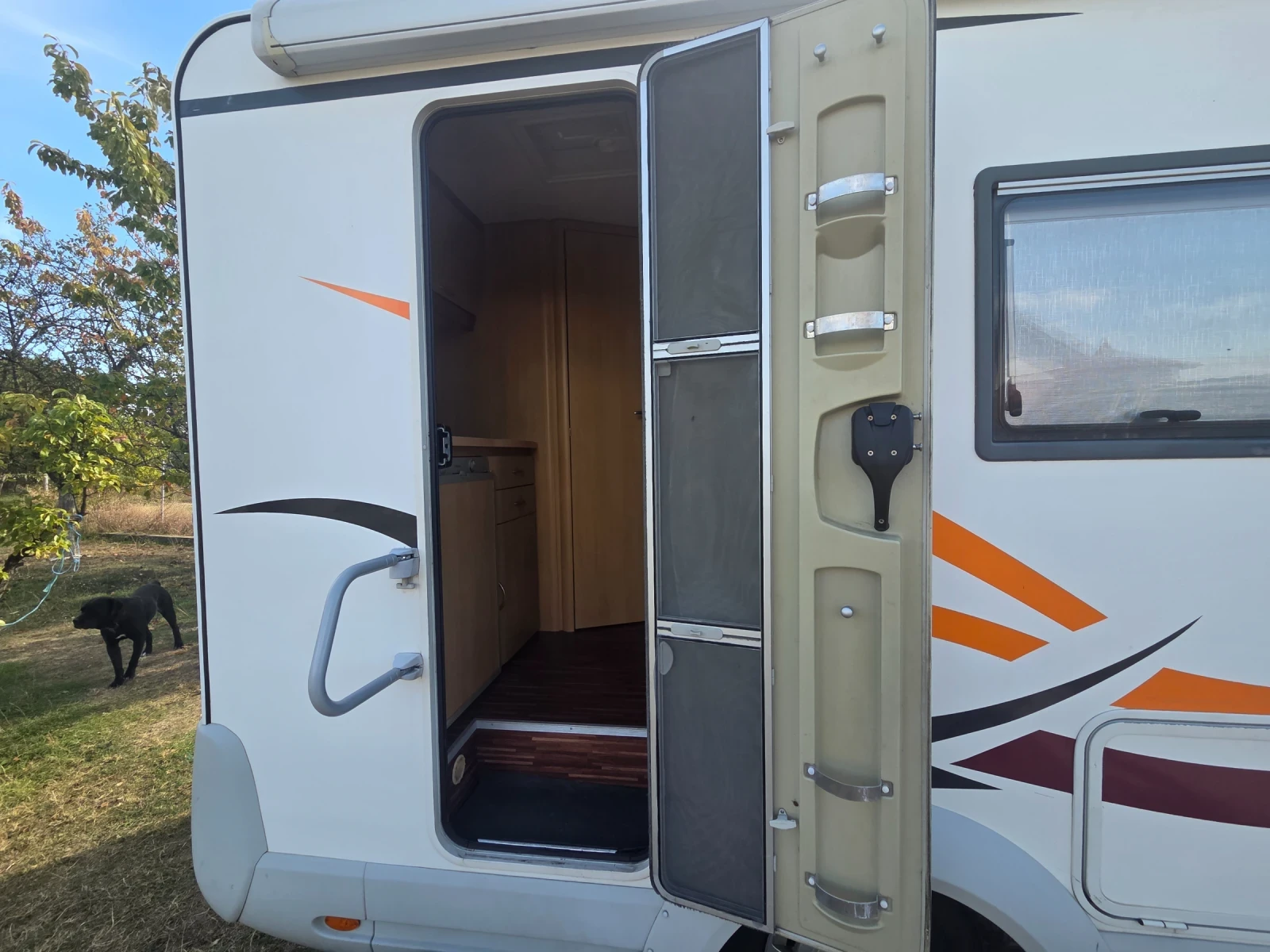 Кемпер Euramobil Ford transit , снимка 15 - Каравани и кемпери - 56376138