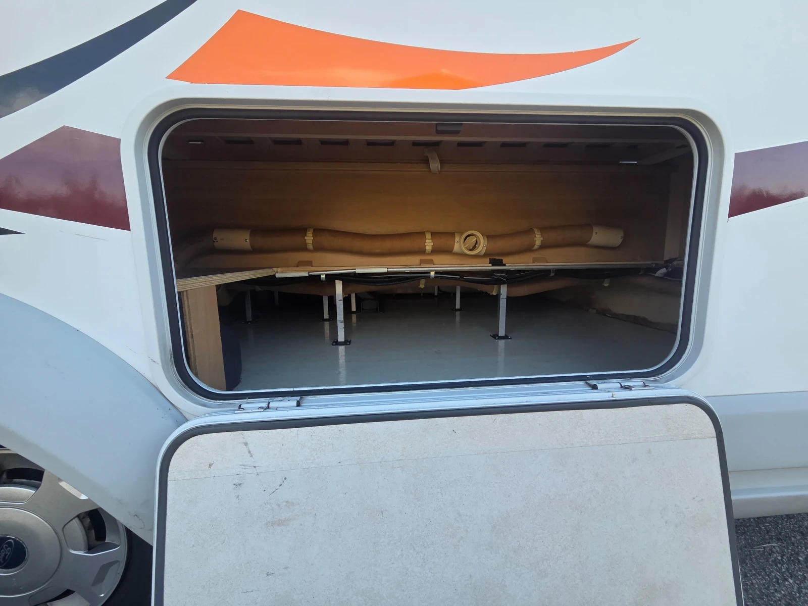 Кемпер Euramobil Ford transit , снимка 16 - Каравани и кемпери - 56376138