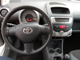 Toyota Aygo 1.0 VVT-I Като Нова!!!, снимка 11 - Автомобили и джипове - 44929395