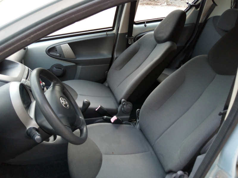 Toyota Aygo 1.0 VVT-I Като Нова!!!, снимка 15 - Автомобили и джипове - 44929395