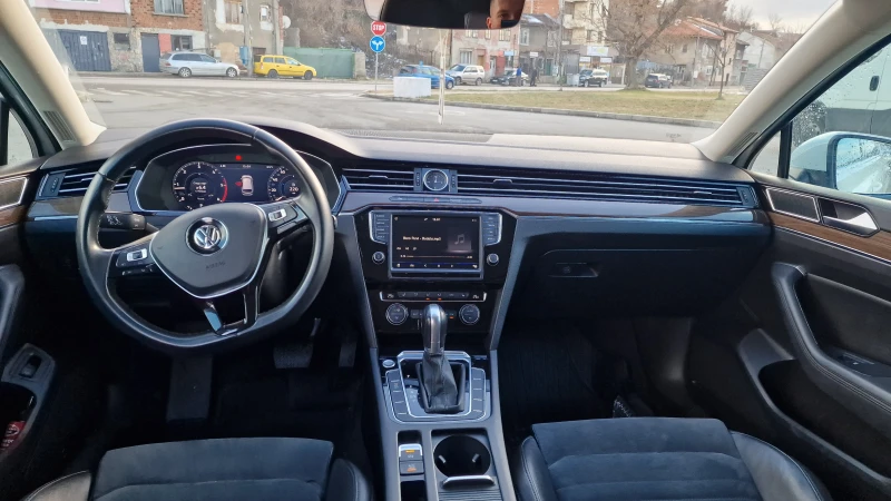 VW Passat 2.0 TDi Digital, снимка 12 - Автомобили и джипове - 47609036