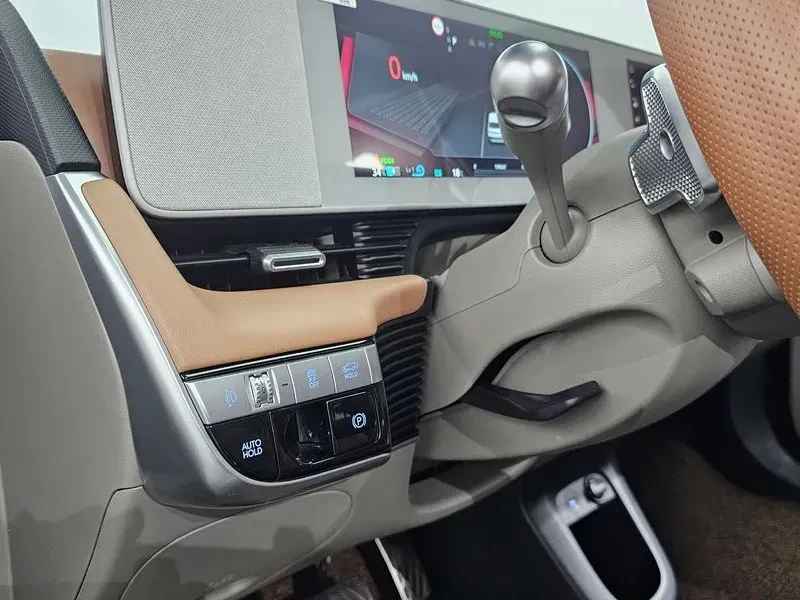 Hyundai Ioniq 5 LR PRESTIGE HEAD UP| ОБДУХВАНЕ| ПОДГРЕВ| КАМЕРИ, снимка 13 - Автомобили и джипове - 56621085