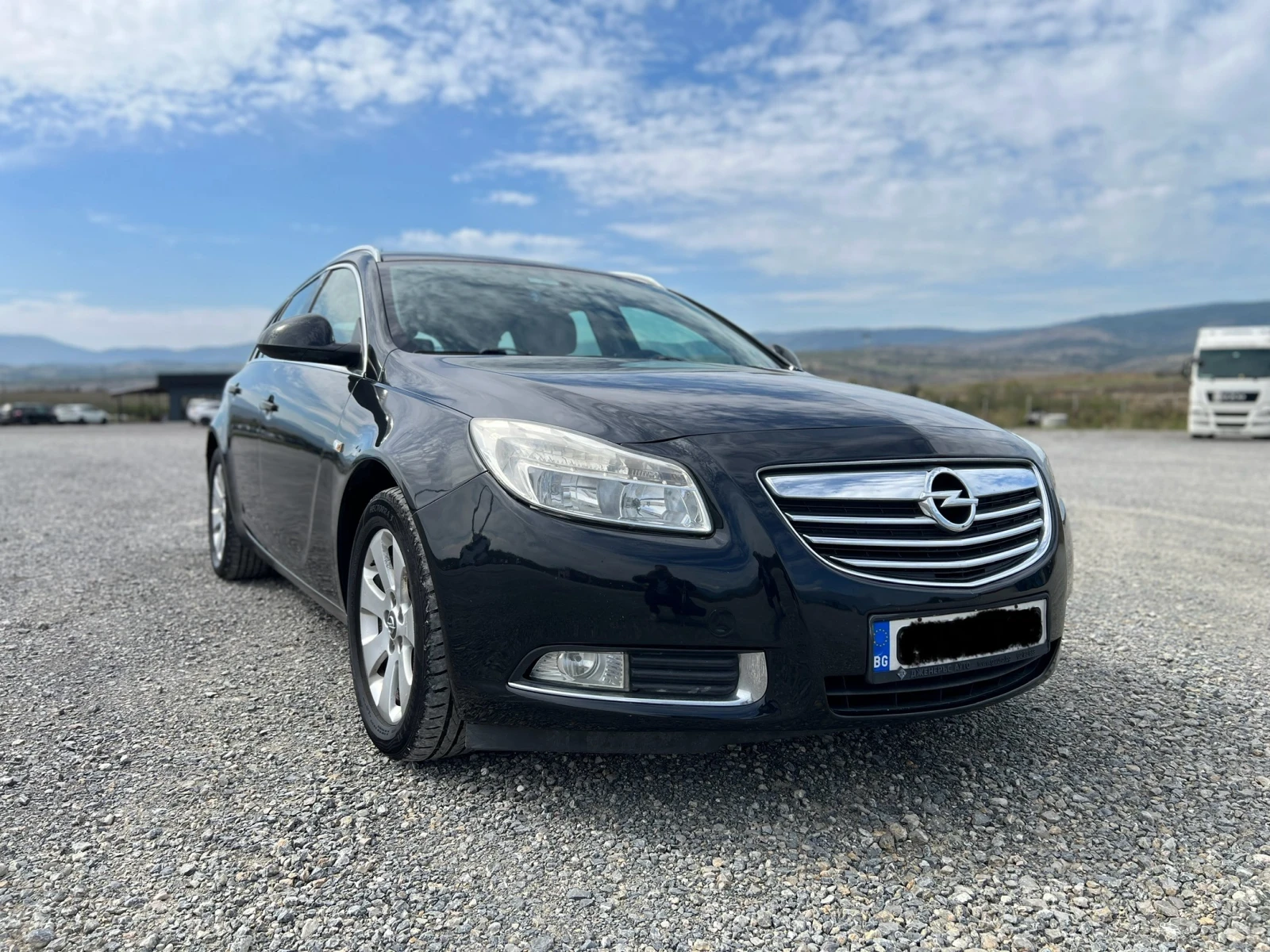 Opel Insignia Sports Tourer SW - изображение 2