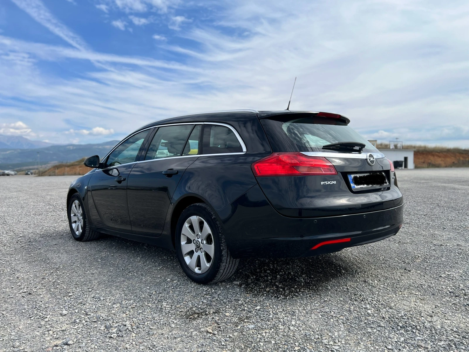 Opel Insignia Sports Tourer SW - изображение 5