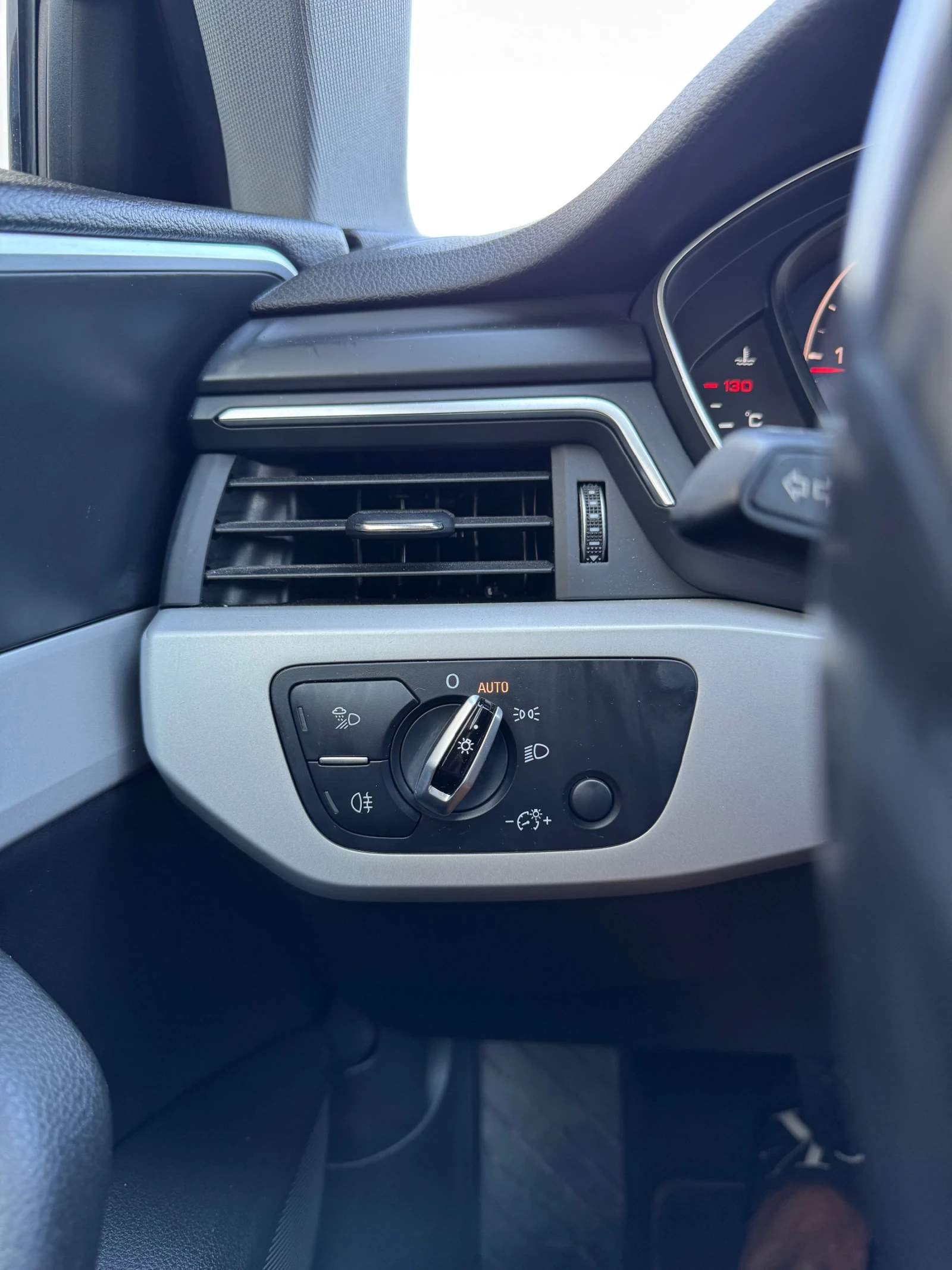 Audi A4 AUDI A4 2.0 TDI * ОБСЛУЖЕНА* КОЖА* DIGITAL - изображение 7
