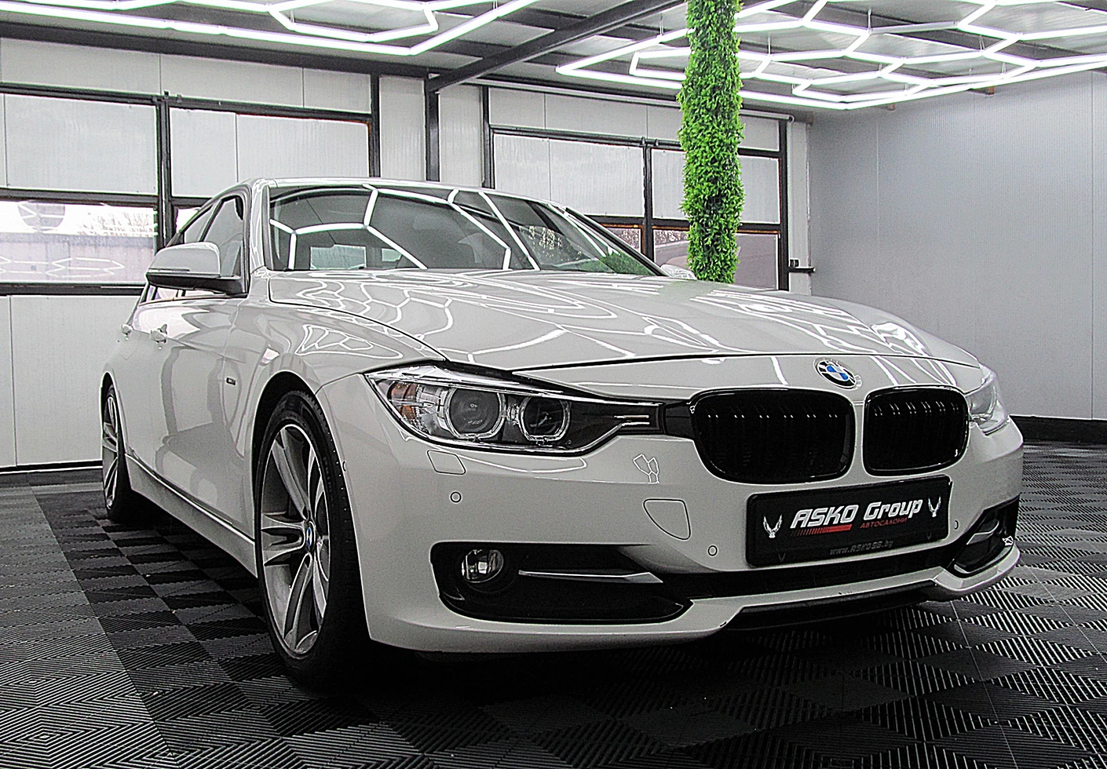 BMW 320 SPORT/Dynamic Drive/KeylessGO/KAMERA/СОБСТВЕН ЛИ-Г - изображение 3