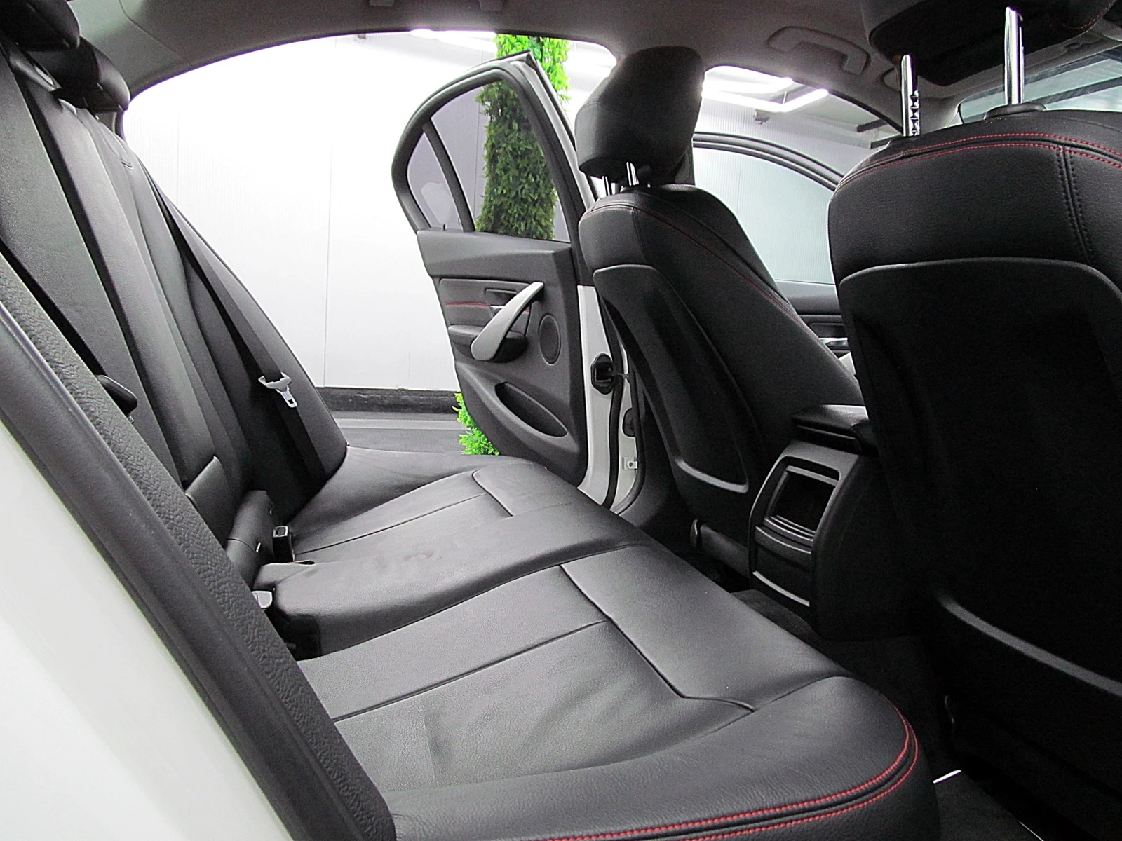 BMW 320 SPORT/Dynamic Drive/KeylessGO/KAMERA/СОБСТВЕН ЛИ-Г - изображение 9