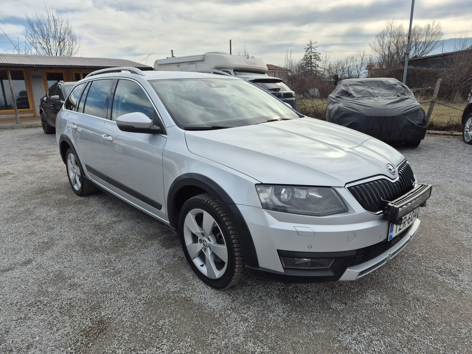 Skoda Octavia SCOUT-2.0TDI/4x4/ДИСТРОНИК/КОЖА/НАВИ/АВТОМАТИК  - изображение 6