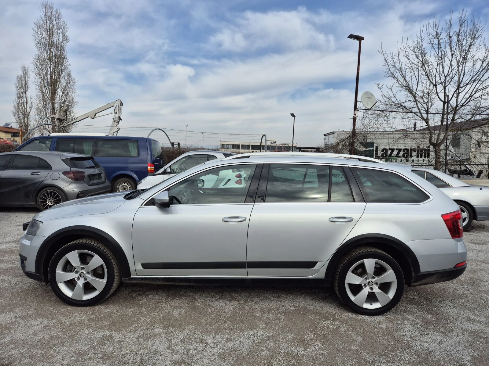 Skoda Octavia SCOUT-2.0TDI/4x4/ДИСТРОНИК/КОЖА/НАВИ/АВТОМАТИК  - изображение 2