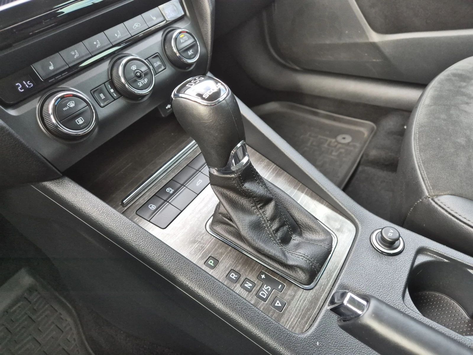 Skoda Octavia SCOUT-2.0TDI/4x4/ДИСТРОНИК/КОЖА/НАВИ/АВТОМАТИК  - изображение 10