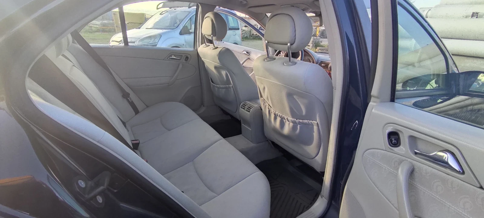 Mercedes-Benz C 200, снимка 12 - Автомобили и джипове - 53484561