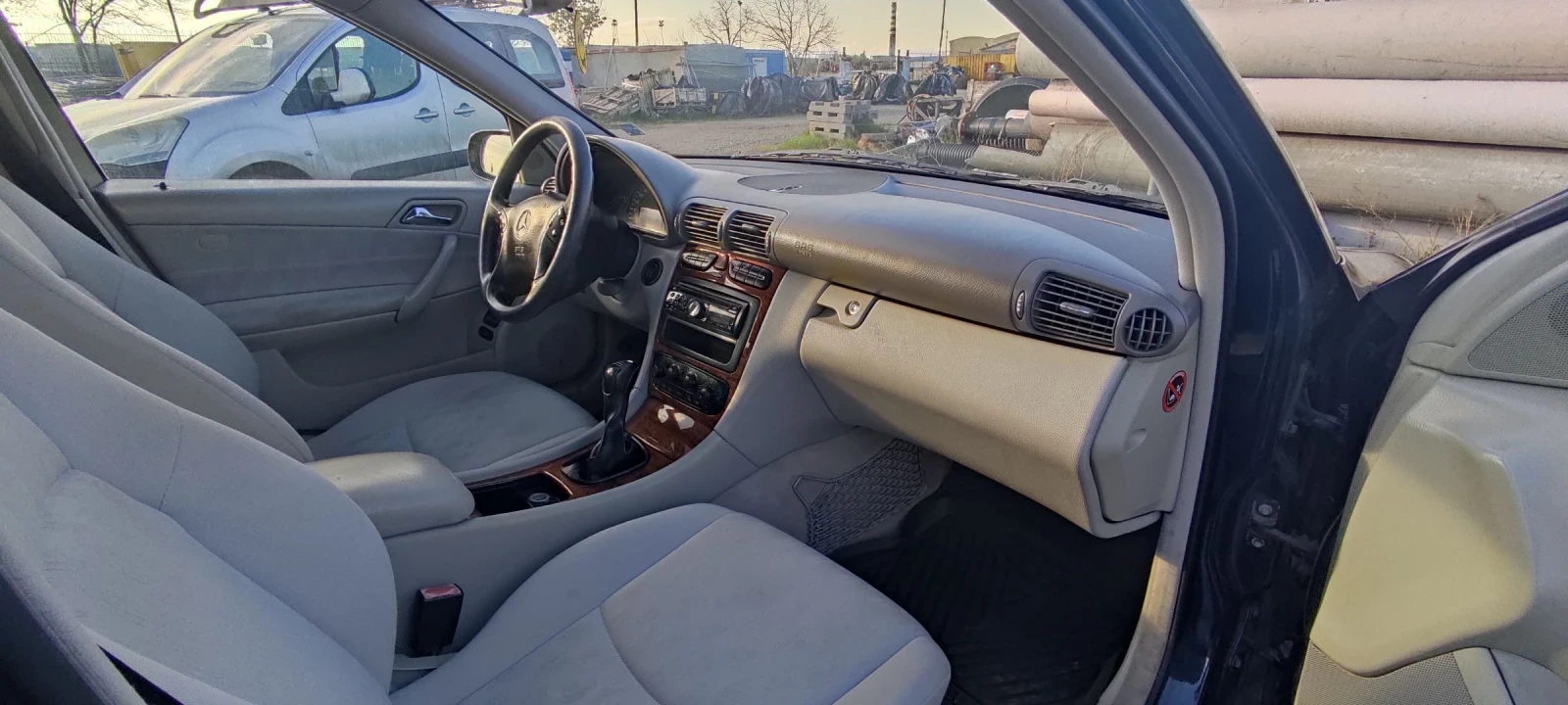 Mercedes-Benz C 200, снимка 10 - Автомобили и джипове - 53484561