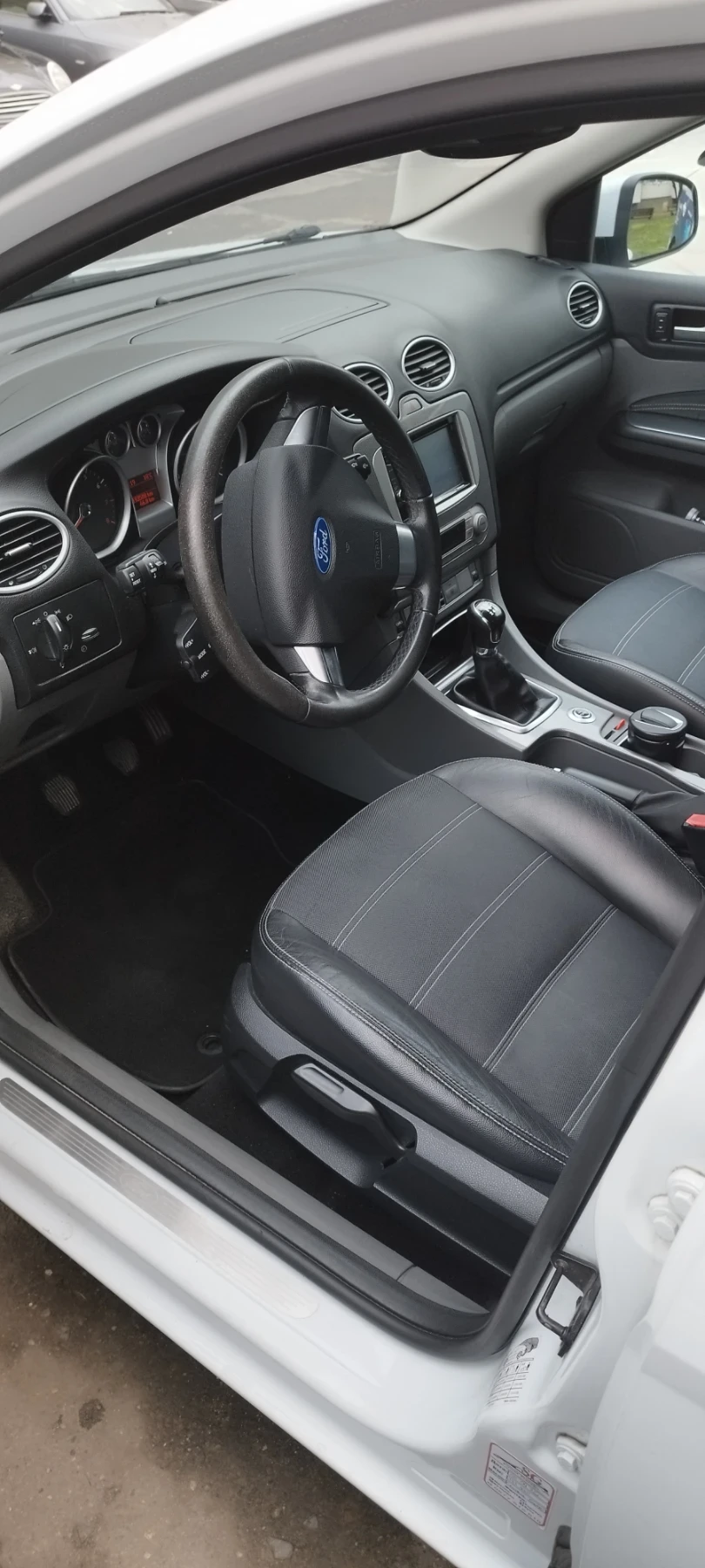 Ford Focus MK2 facelift 1.6 бензин , снимка 13 - Автомобили и джипове - 54176127