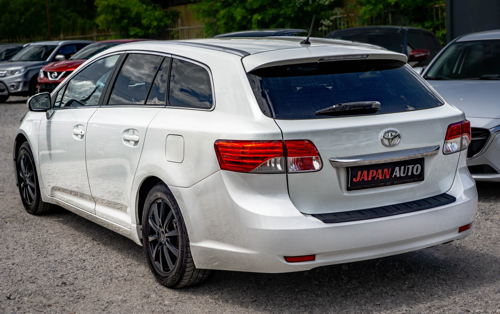 Toyota Avensis 1.8 бензин ТОП! С ГАРАНАЦИЯ! , снимка 6 - Автомобили и джипове - 54960283