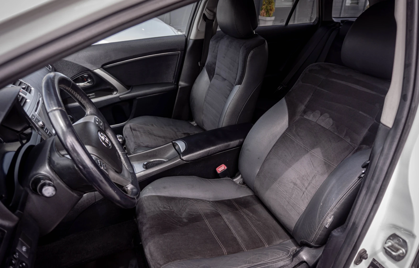 Toyota Avensis 1.8 бензин ТОП! С ГАРАНАЦИЯ! , снимка 11 - Автомобили и джипове - 54960283