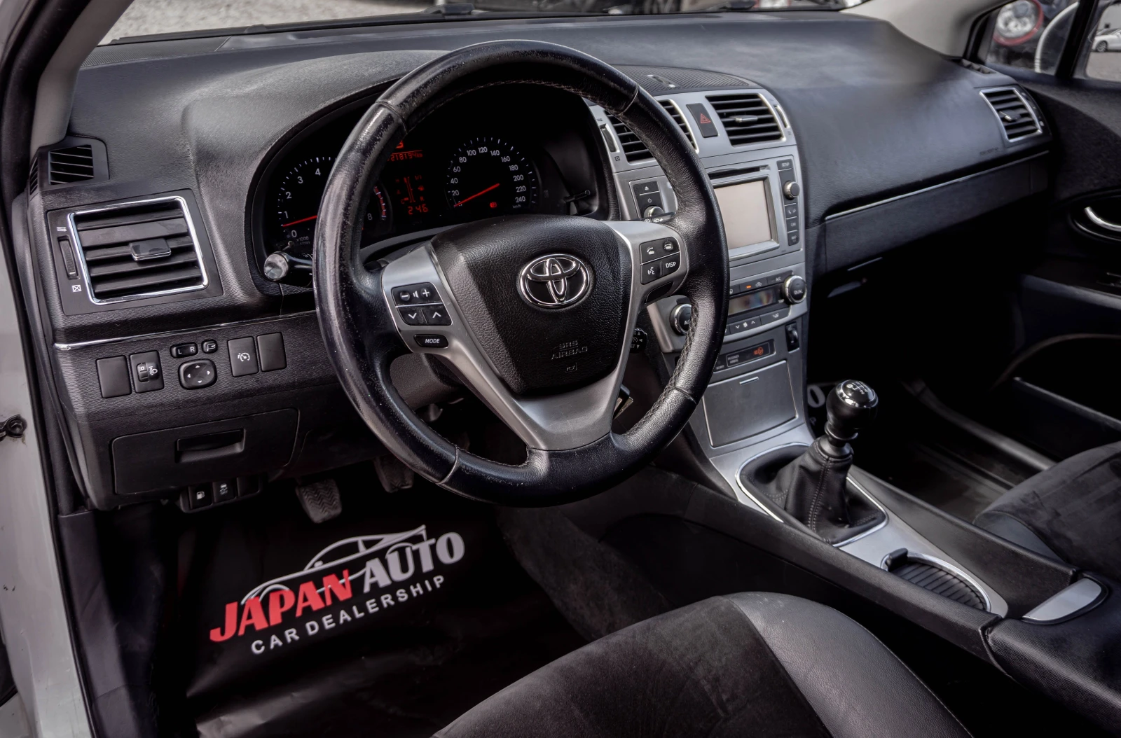 Toyota Avensis 1.8 бензин ТОП! С ГАРАНАЦИЯ! , снимка 7 - Автомобили и джипове - 54960283