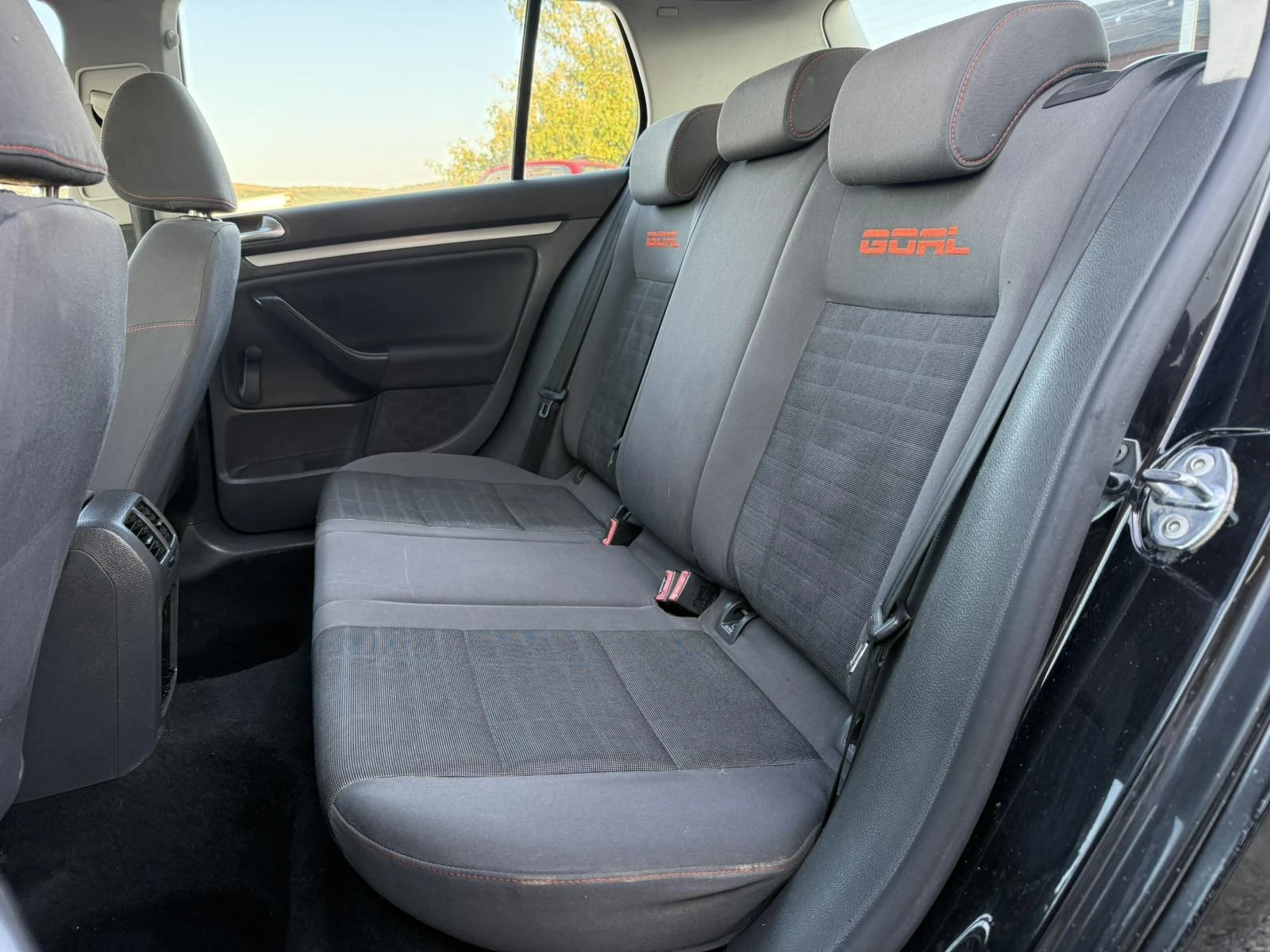 VW Golf 1.9TDI GOAL 2006г. 105кс, снимка 16 - Автомобили и джипове - 55642331
