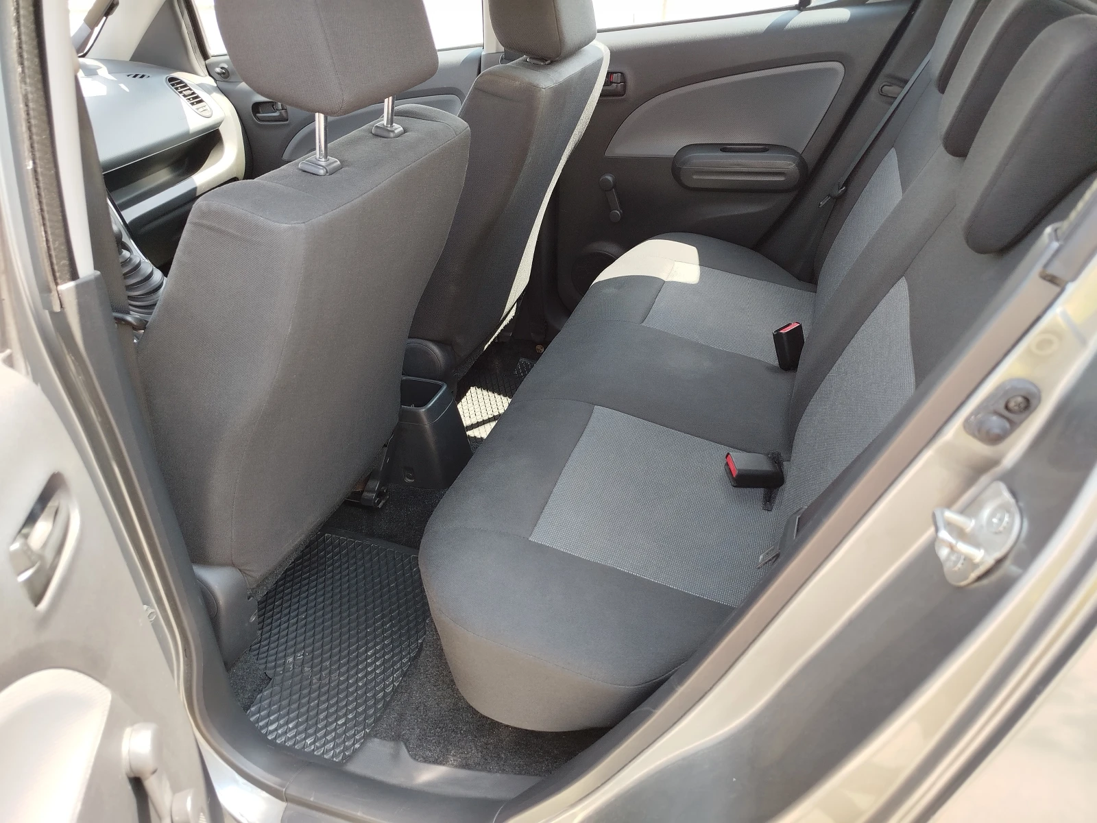Suzuki Splash, снимка 8 - Автомобили и джипове - 55795906