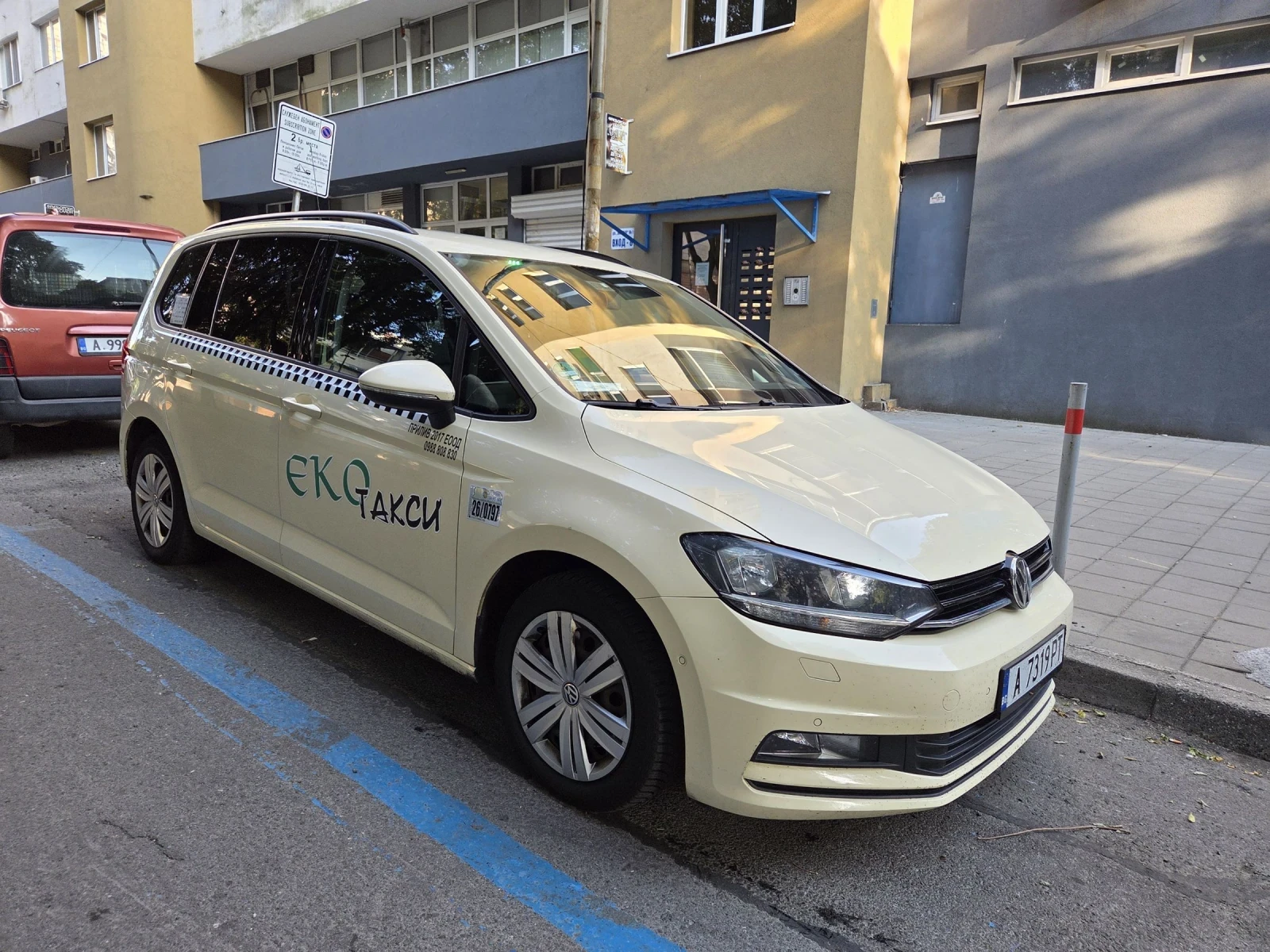 VW Touran 2.0 TDI 7 места TUV, снимка 3 - Автомобили и джипове - 55895037