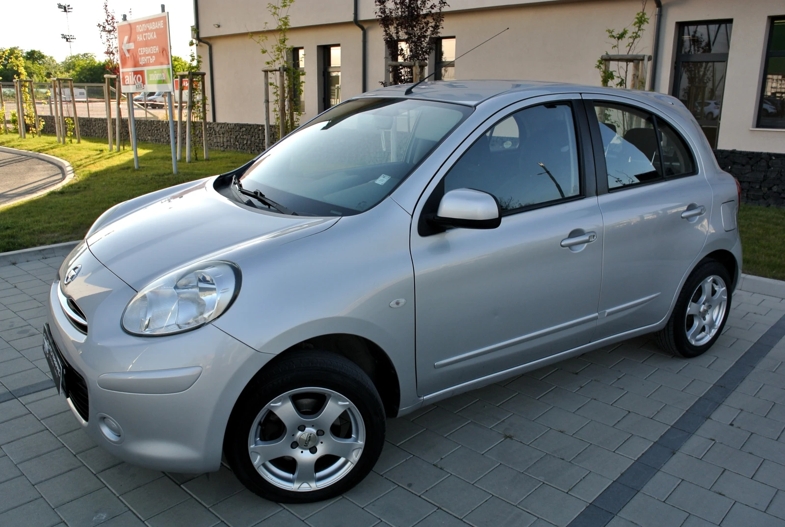 Nissan Micra 1.2i* РЕГИСТРИРАН* КЛИМАТРОНИК* АВТОПИЛОТ* ЕВРО 5, снимка 6 - Автомобили и джипове - 55968302