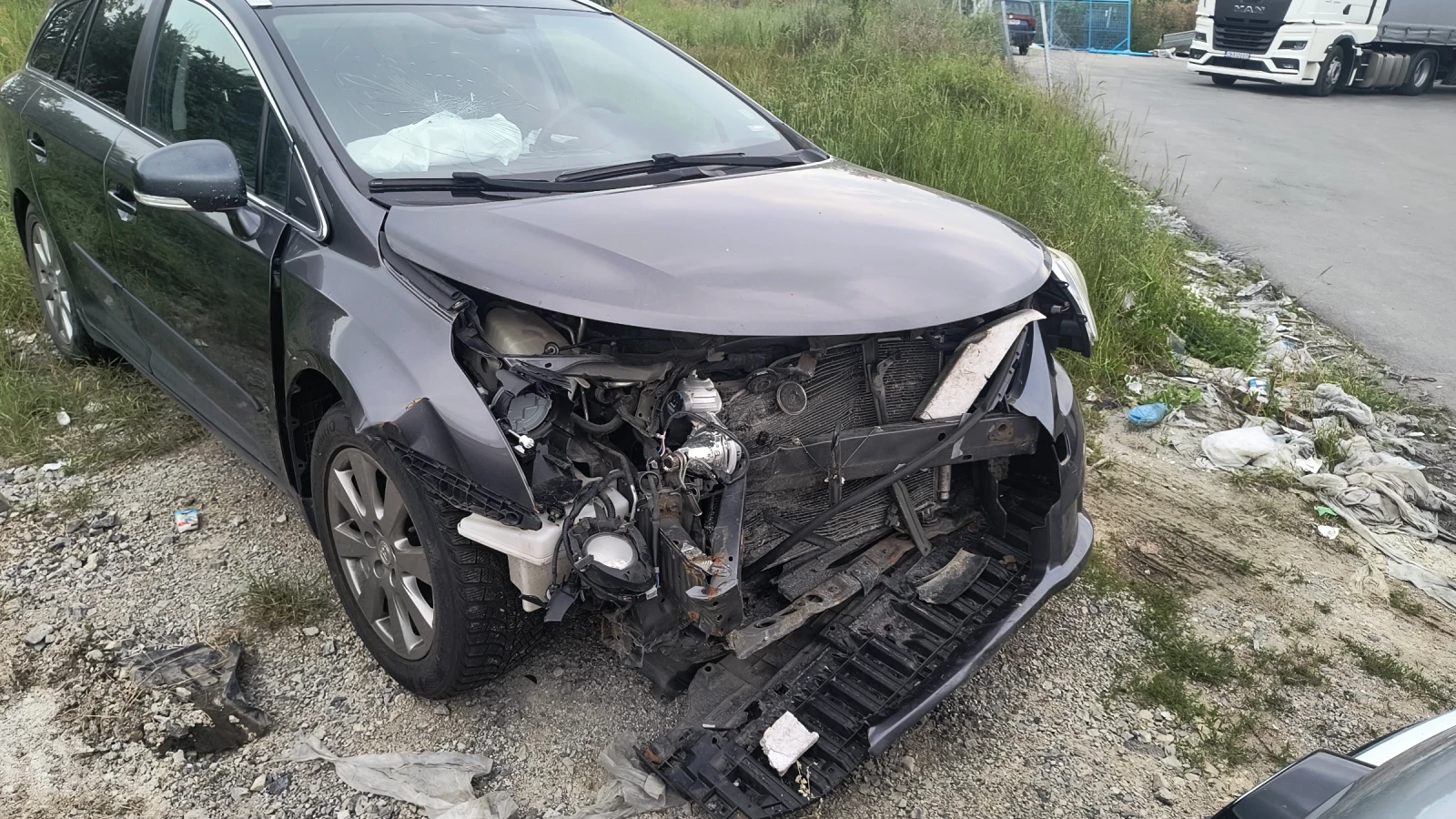 Toyota Avensis, снимка 4 - Автомобили и джипове - 56005841