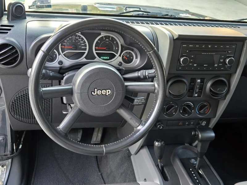 Jeep Wrangler Unlimited Sport 2.8CRD, снимка 9 - Автомобили и джипове - 46391699