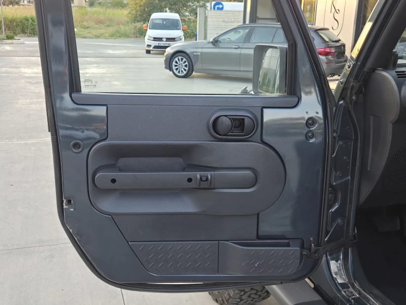 Jeep Wrangler Unlimited Sport 2.8CRD, снимка 8 - Автомобили и джипове - 46391699