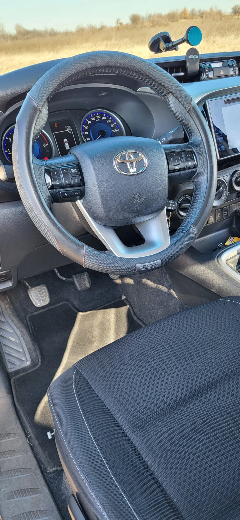 Toyota Hilux, снимка 13 - Автомобили и джипове - 48948059