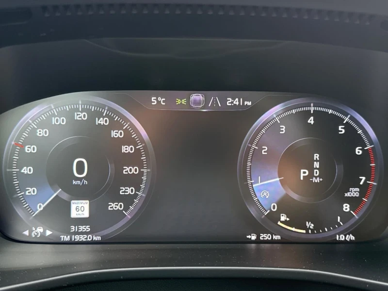 Volvo XC40 * R Design * CARFAX * ЦЕНА ДО БГ, снимка 8 - Автомобили и джипове - 52834609