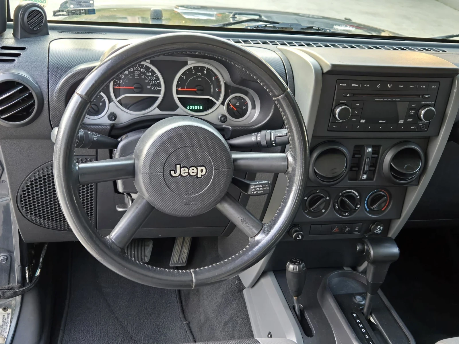 Jeep Wrangler Unlimited Sport 2.8CRD - изображение 9