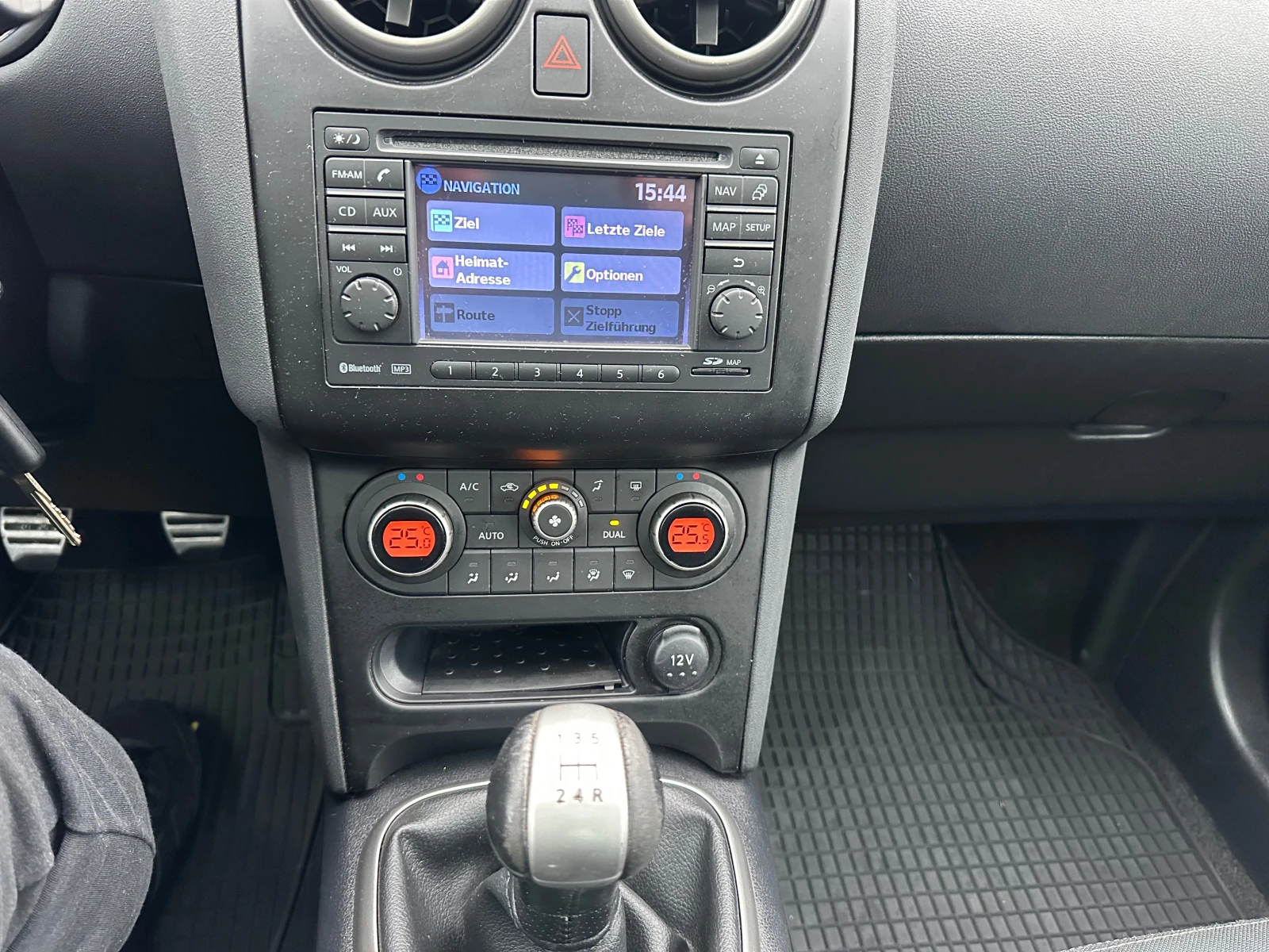 Nissan Qashqai 1.6BENZIN* FACE* PANORAMA* NAVI - изображение 10