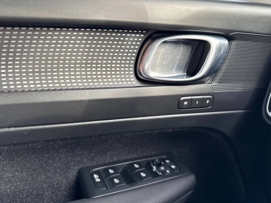 Volvo XC40 * R Design * CARFAX * ЦЕНА ДО БГ - изображение 10