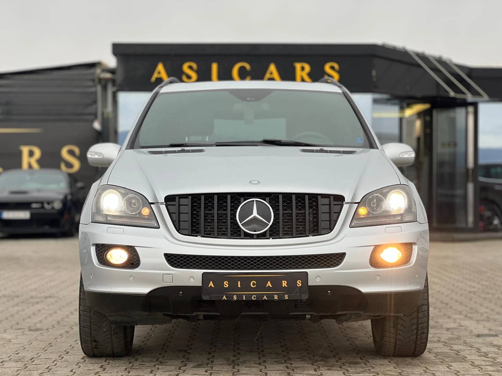 Mercedes-Benz ML 320 / 4 MATIC / SPORT / ГАРАНЦИЯ НА ВЪЗГЛАВНИЦИТЕ / - изображение 8