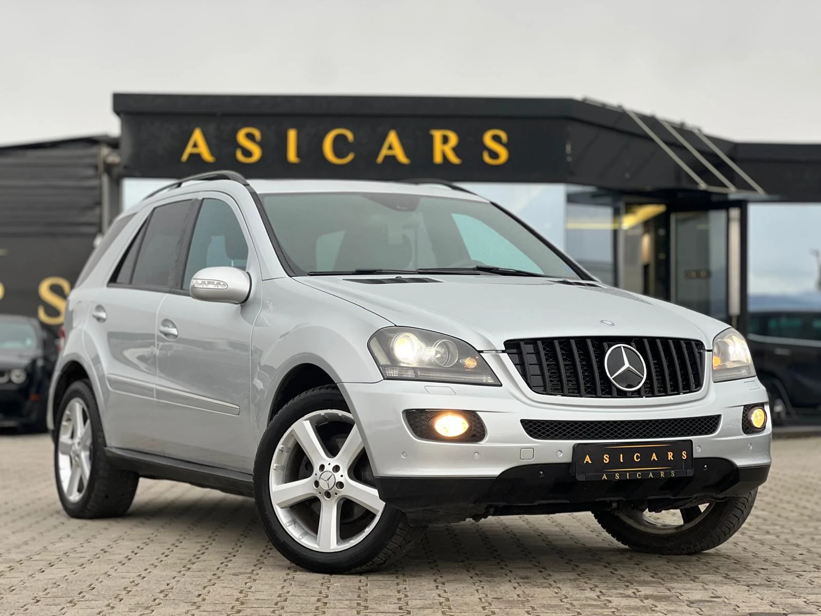 Mercedes-Benz ML 320 / 4 MATIC / SPORT / ГАРАНЦИЯ НА ВЪЗГЛАВНИЦИТЕ / - изображение 7