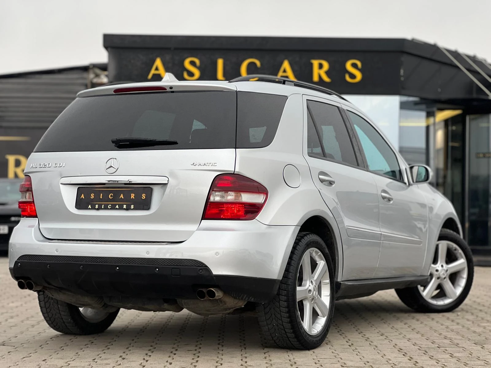 Mercedes-Benz ML 320 / 4 MATIC / SPORT / ГАРАНЦИЯ НА ВЪЗГЛАВНИЦИТЕ / - изображение 5