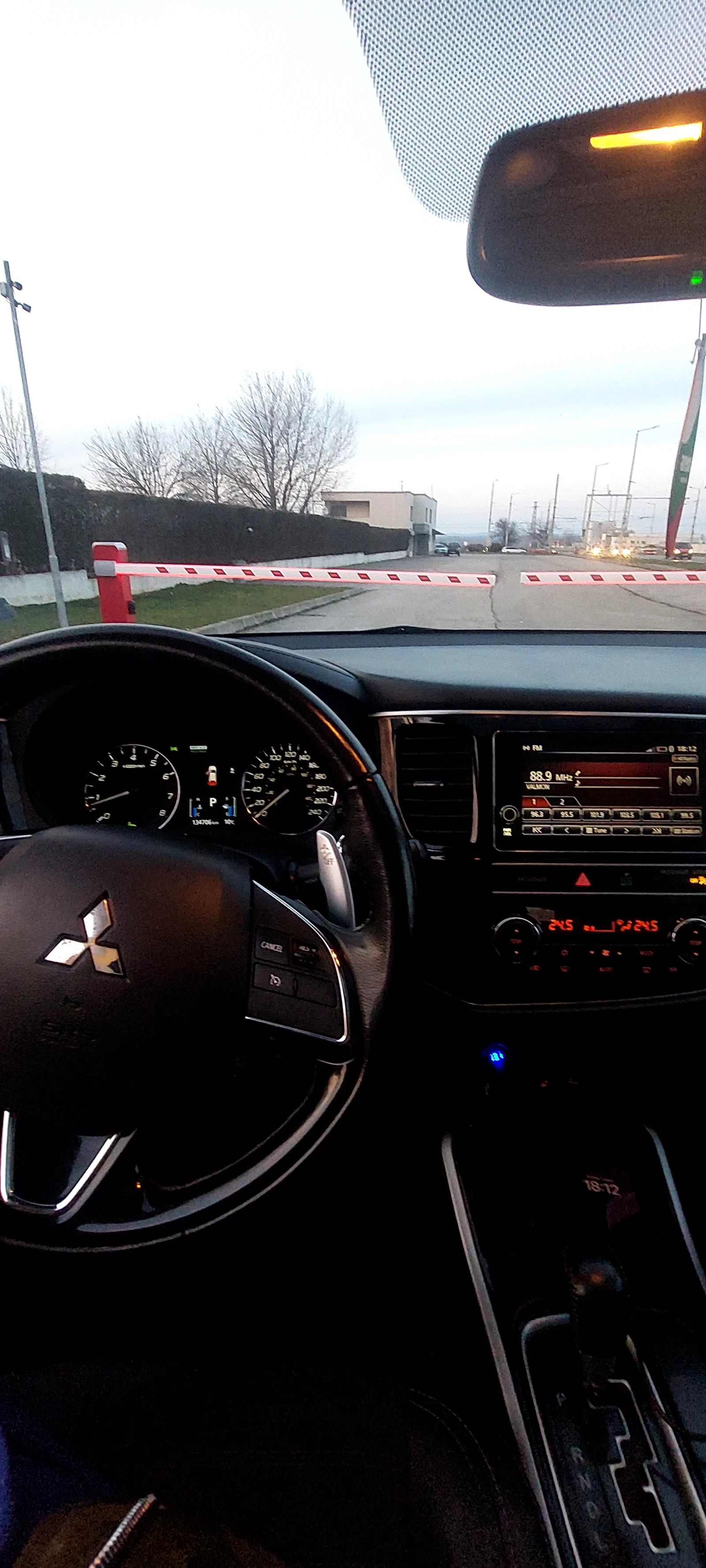 Mitsubishi Outlander 3.0 AWD FACE, снимка 13 - Автомобили и джипове - 53724525