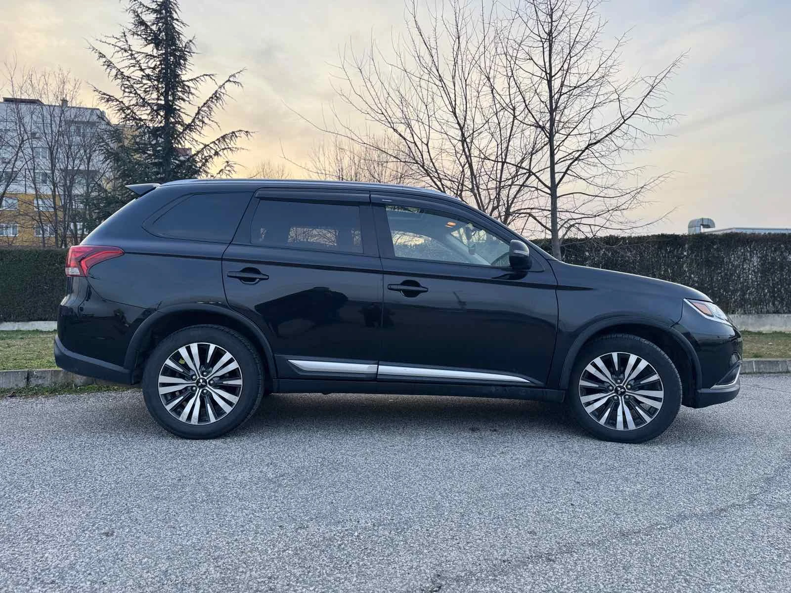 Mitsubishi Outlander 3.0 AWD FACE - изображение 5