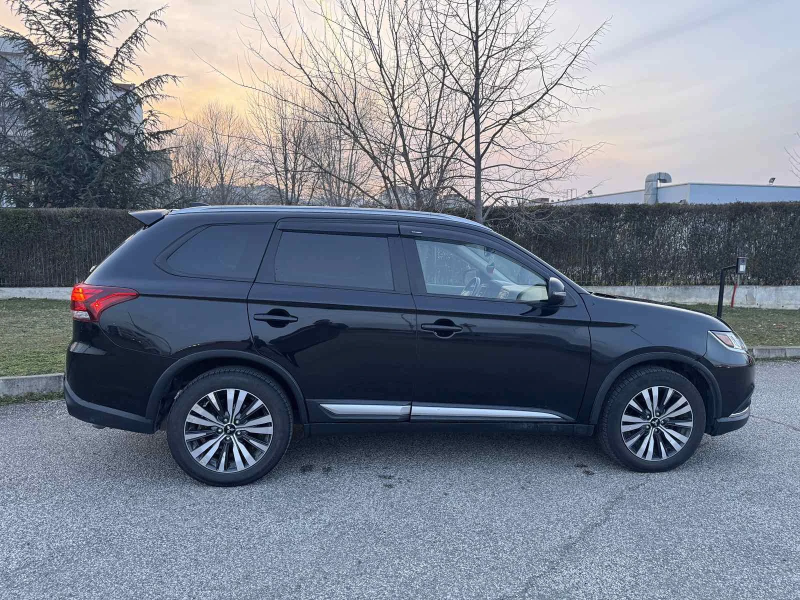 Mitsubishi Outlander 3.0 AWD FACE - изображение 7