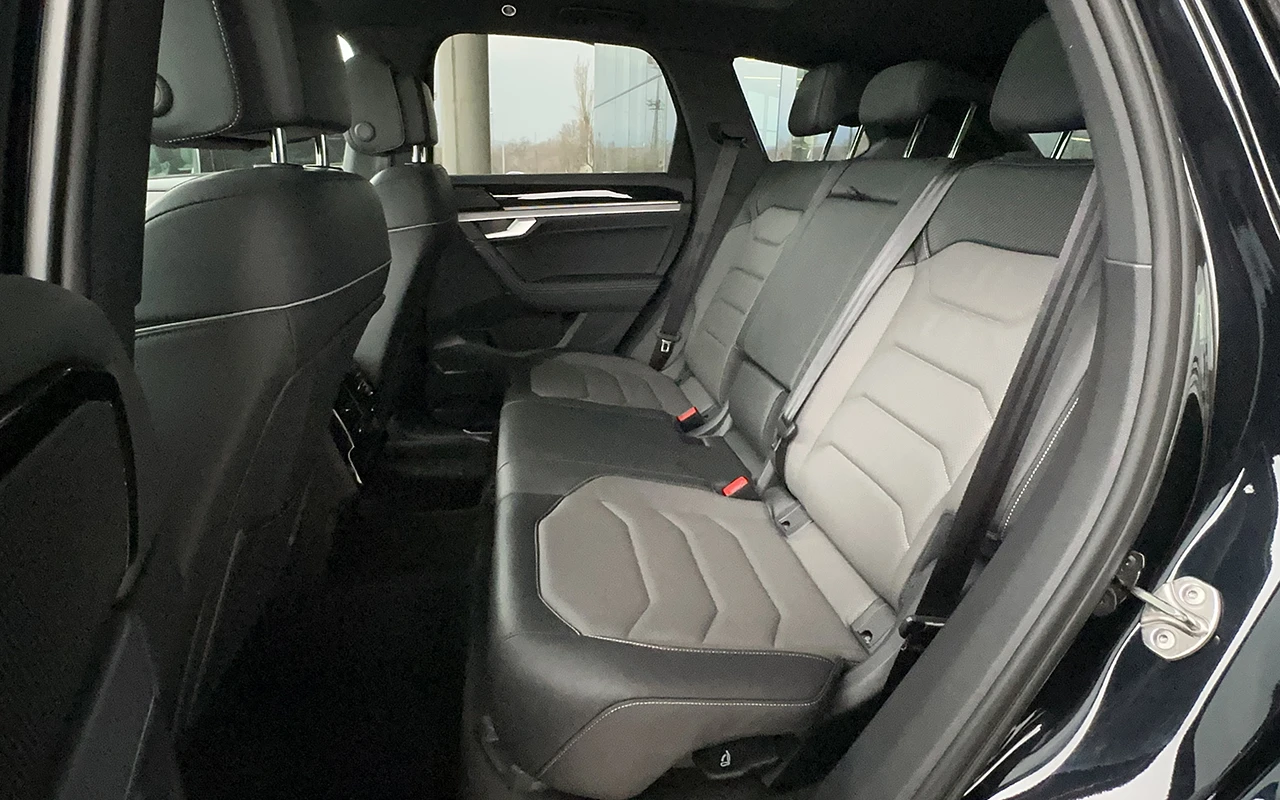 VW Touareg 3.0 TDI R-Line, снимка 7 - Автомобили и джипове - 53964445