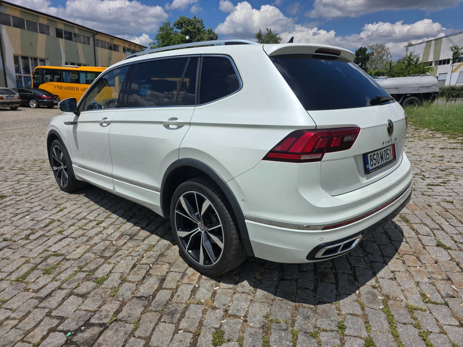 VW Tiguan Highline R-Line, снимка 7 - Автомобили и джипове - 55030969