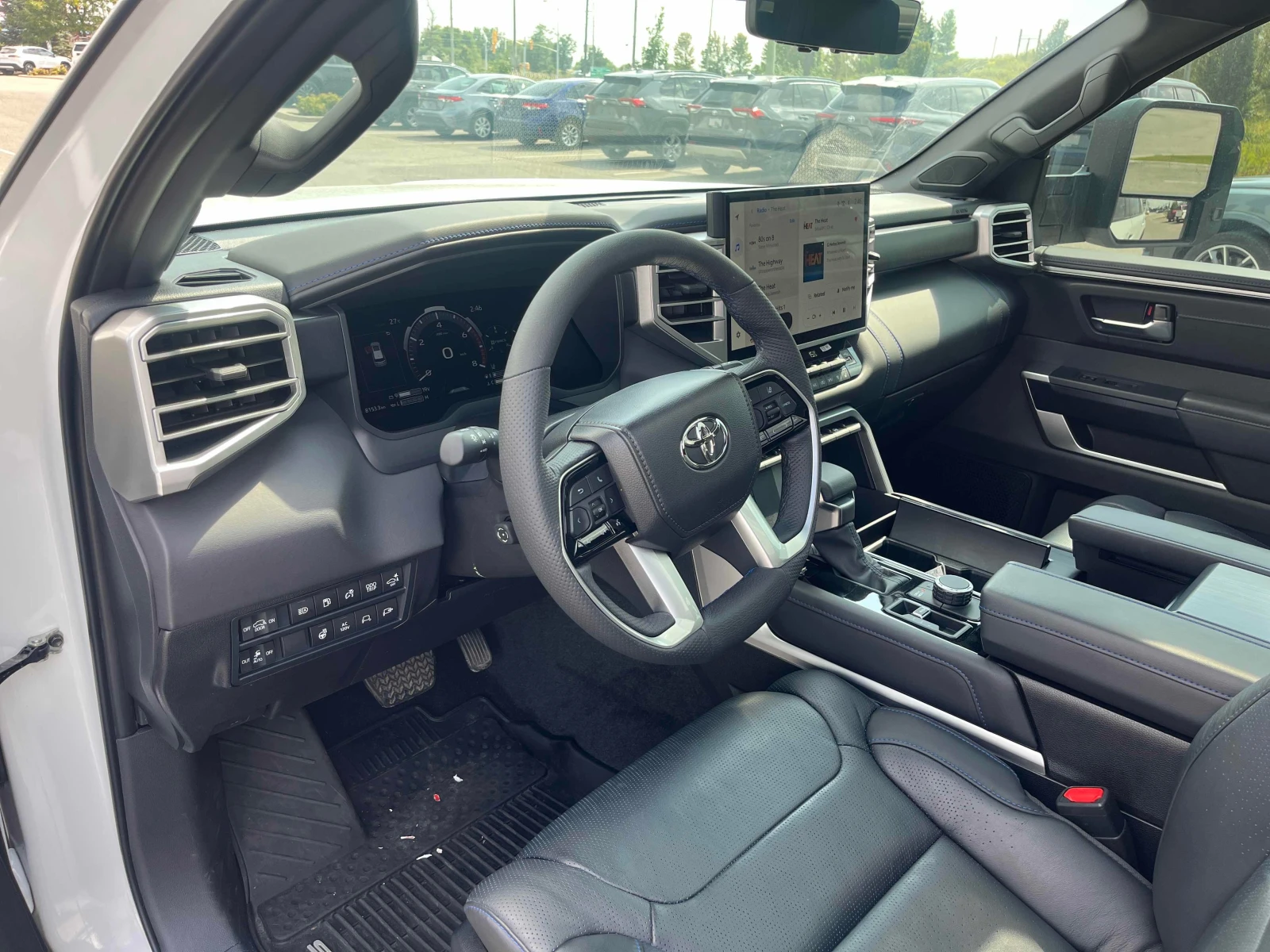 Toyota Sequoia Platinum 4WD * CARFAX * АВТОКРЕДИТ* , снимка 5 - Автомобили и джипове - 56096267
