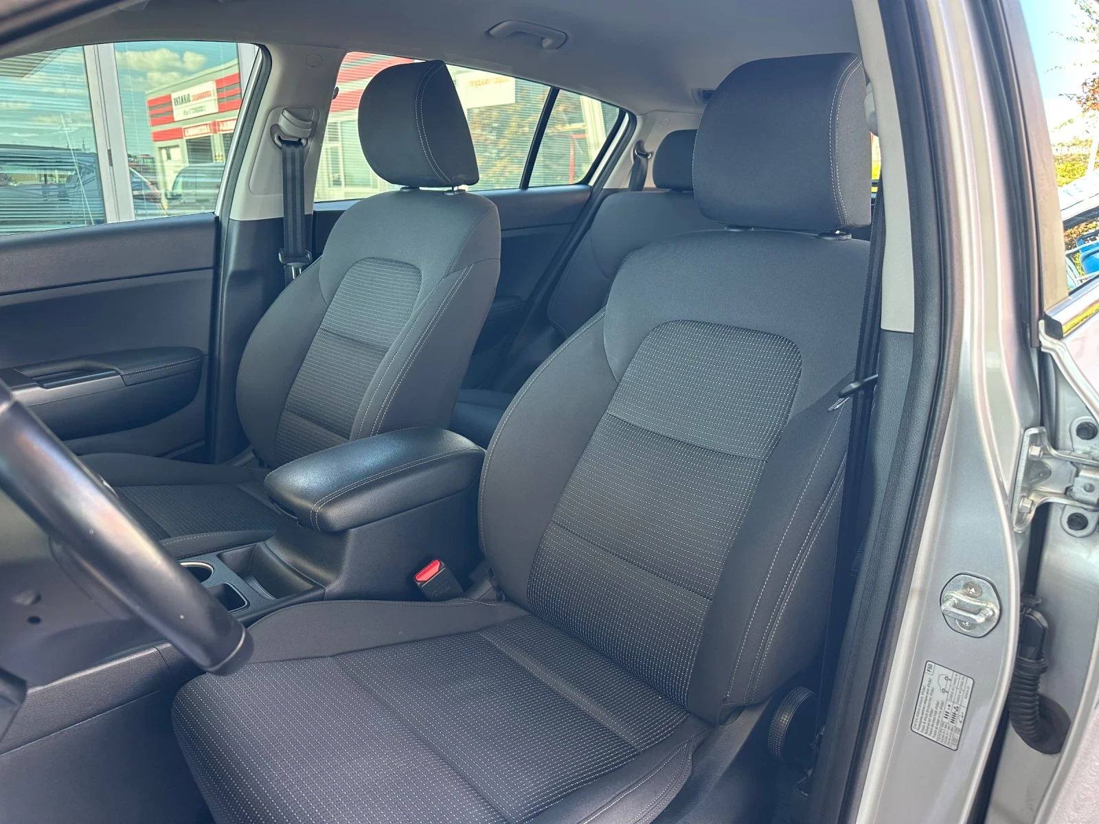 Kia Sportage 2.0CRDI 4x4 Автоматик, снимка 12 - Автомобили и джипове - 56132797