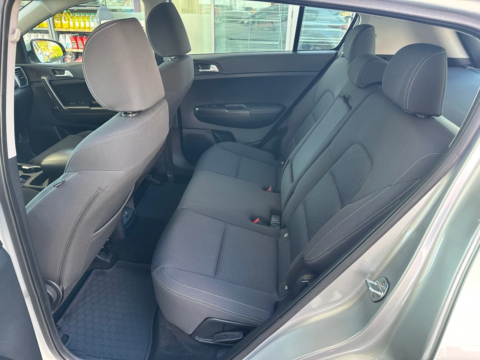 Kia Sportage 2.0CRDI 4x4 Автоматик, снимка 6 - Автомобили и джипове - 56132797