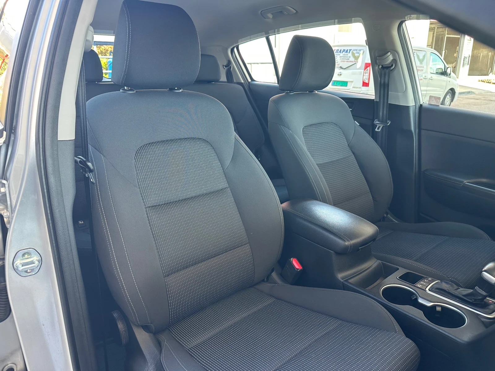 Kia Sportage 2.0CRDI 4x4 Автоматик, снимка 13 - Автомобили и джипове - 56132797