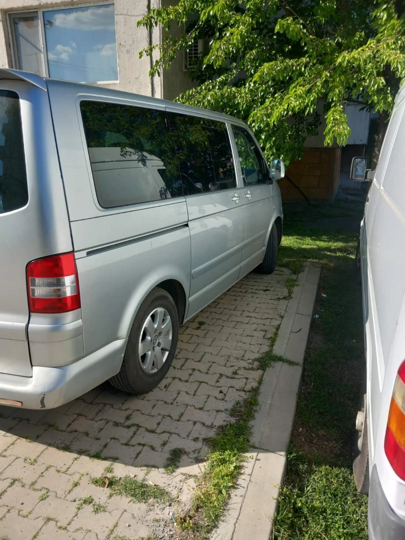 VW Multivan T5, снимка 11 - Бусове и автобуси - 47856592