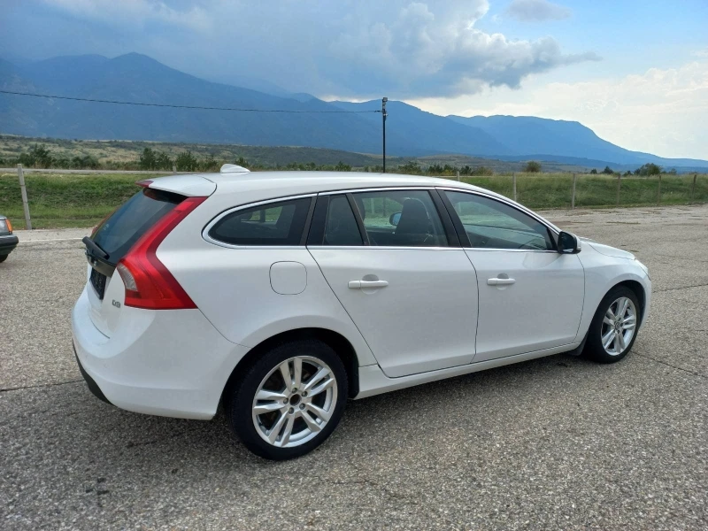 Volvo V60 2,0 d3, снимка 5 - Автомобили и джипове - 37880129