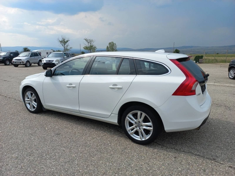 Volvo V60 2, 0 d3 avtomat, снимка 4 - Автомобили и джипове - 37880129