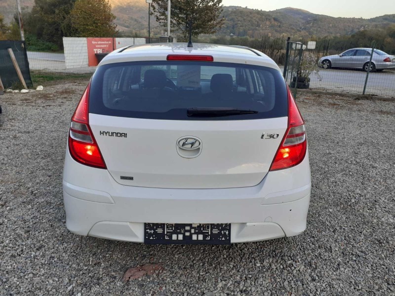Hyundai I30 1.4i klimatik , снимка 8 - Автомобили и джипове - 42622814