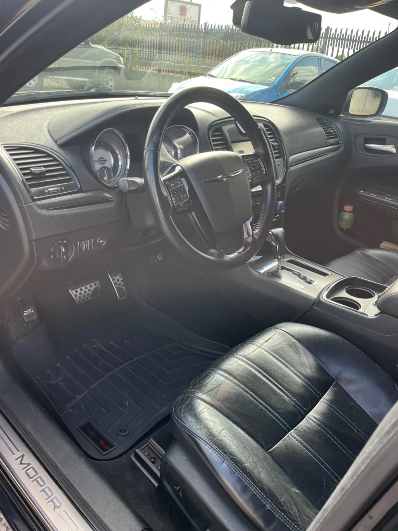 Chrysler 300c, снимка 13 - Автомобили и джипове - 51593400